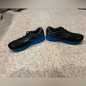 Brooks Ghost 14 running shoes men's size 11.5 Wide (2E) sneakers